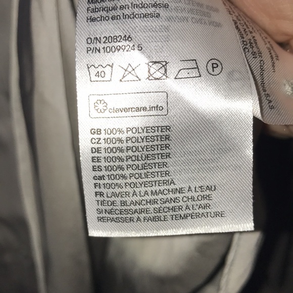 ✅H&M Button Down Blouse - Picture 4 of 6